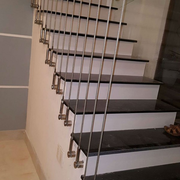 Ảnh c&aacute;p cầu thang thực tế khi lắp đặt